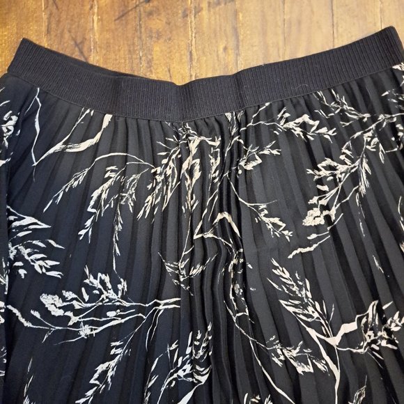 H&M Midi Pleated Skirt Size 10 - Picture 4 of 8